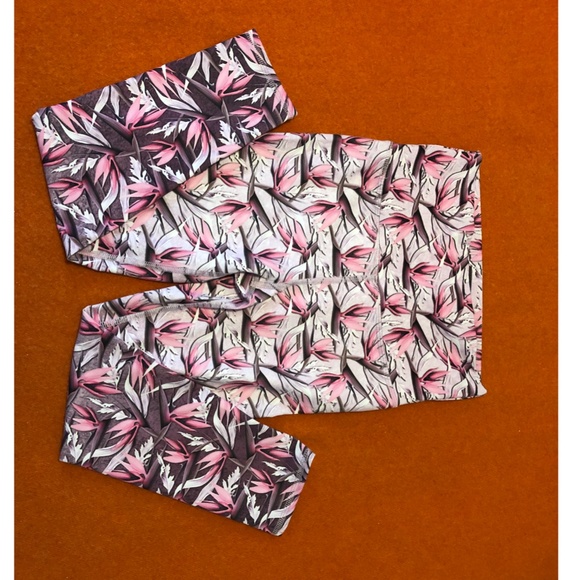 EVCR pink floral high waist cropped athletic yoga leggings EUC - Picture 6 of 6